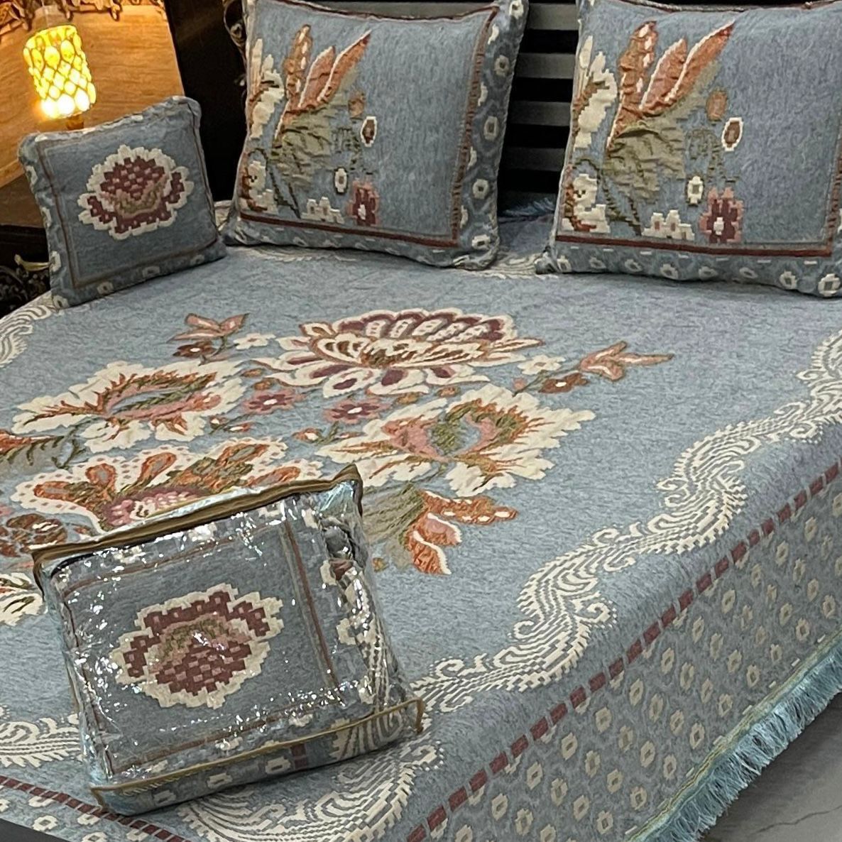 Luxury 4Pc Velvet Jacquard Bedsheet Set