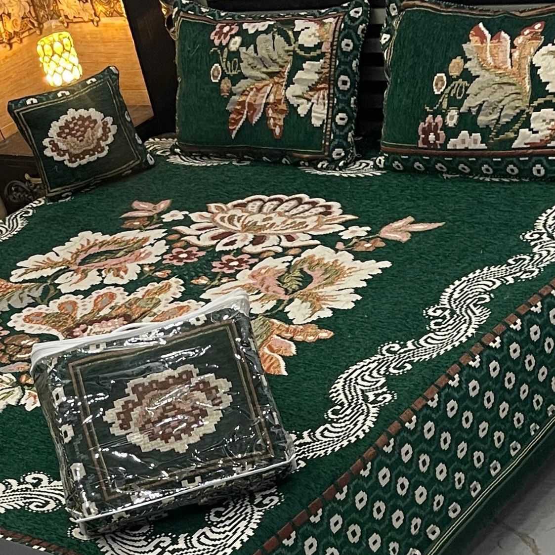 Luxury 4Pc Velvet Jacquard Bedsheet Set